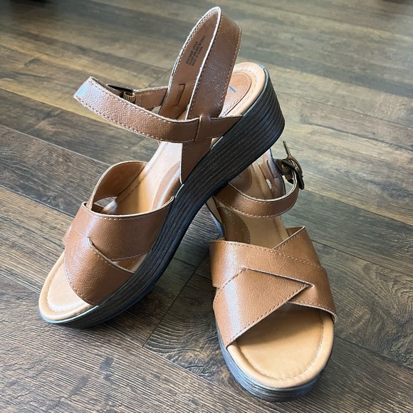 b.o.c. Wedge Sandals - Picture 1 of 5